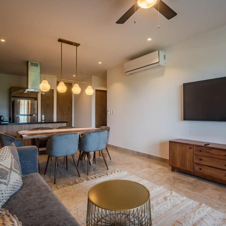 New Condo Roof Pool with Gym and WiFi near 5th half Blk Kids Ok - Appartement - 11