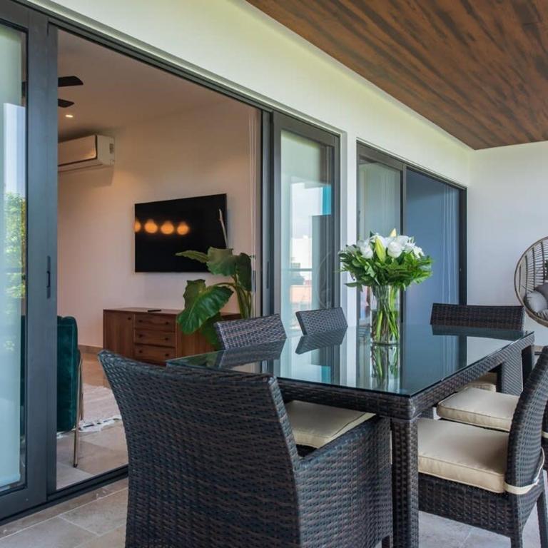 New Condo Roof Pool with Gym and WiFi near 5th half Blk Kids Ok - Appartement - 12