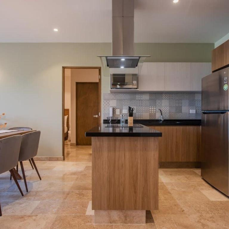 New Condo Roof Pool with Gym and WiFi near 5th half Blk Kids Ok - Appartement - 14