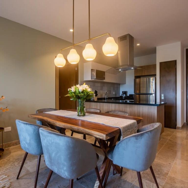 New Condo Roof Pool with Gym and WiFi near 5th half Blk Kids Ok - Appartement - 17
