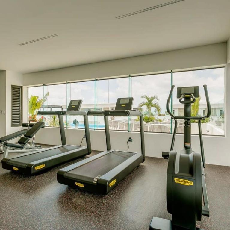 New Condo Roof Pool with Gym and WiFi near 5th half Blk Kids Ok - Appartement - 32