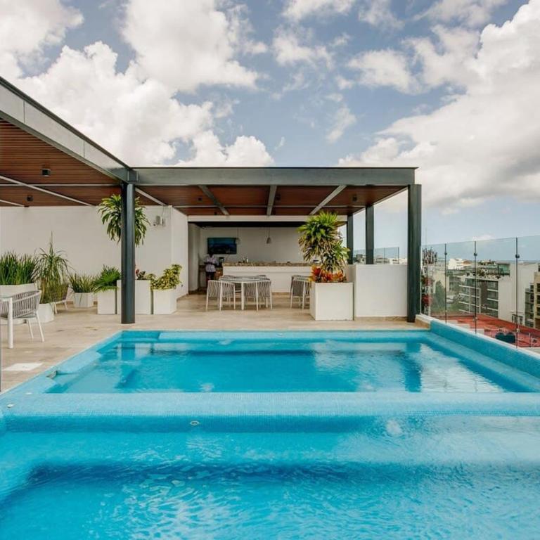 New Condo Roof Pool with Gym and WiFi near 5th half Blk Kids Ok - Appartement - 34