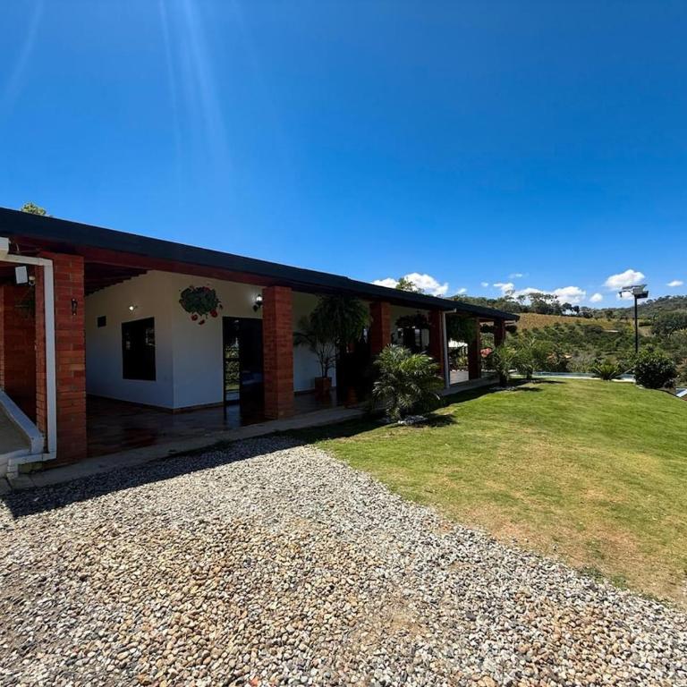 El Progreso vacation cabin - Four-Bedroom House - 6