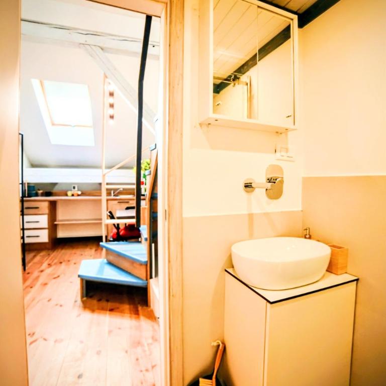 Old Port Riverside Apartments&Lofts in City Center - Loft - 6