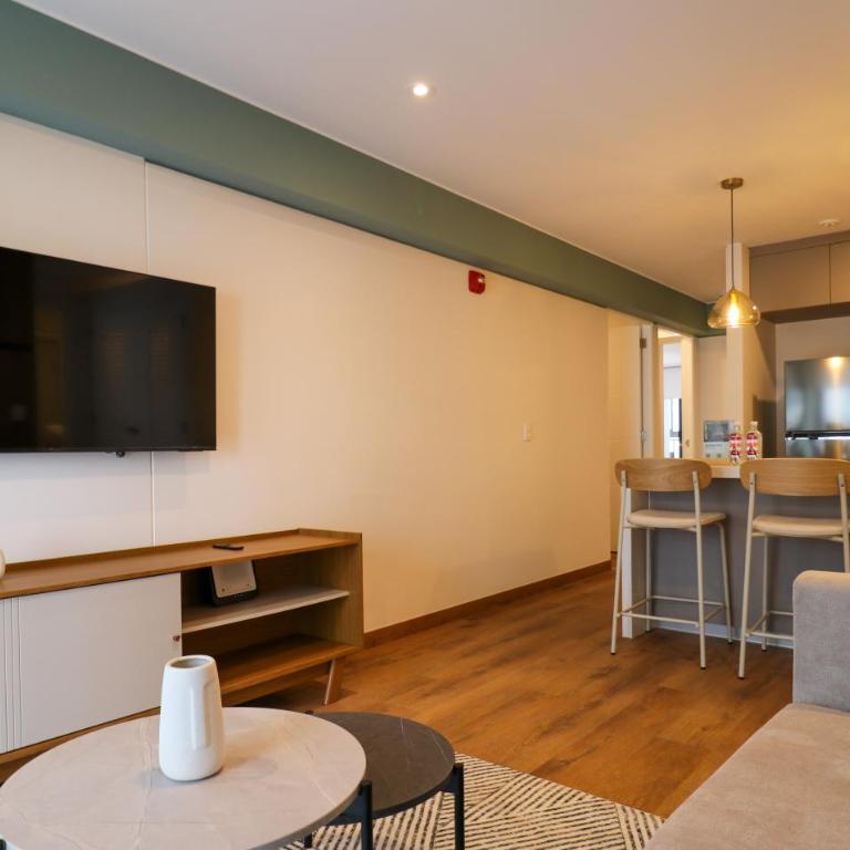 Schell Prime Living in the Heart of Miraflores by Wynwood House - Three-Bedroom Superior Apartment - 3