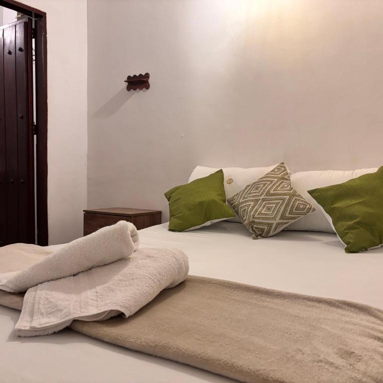 Hostal Casa Lulú Santa Marta - Double Room with Private Bathroom - 4