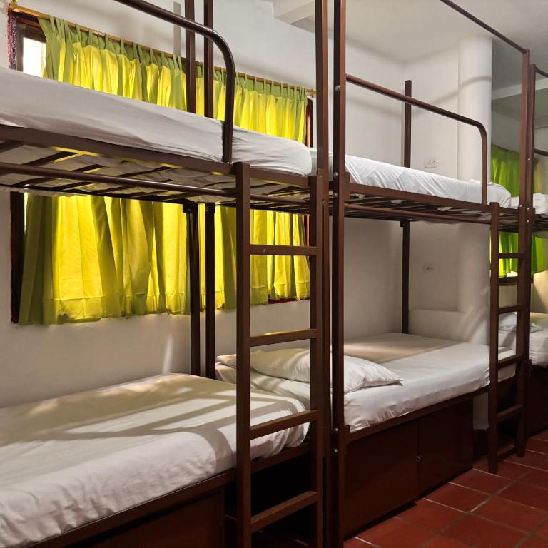 Hostal Casa Lulú Santa Marta - Bed in 10-Bed Mixed Dormitory Room - 1