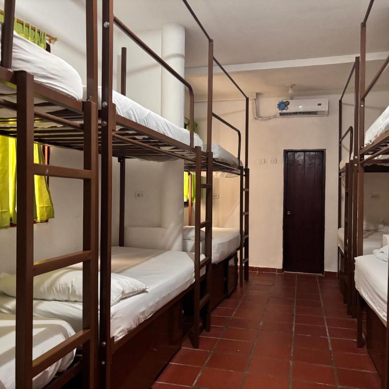 Hostal Casa Lulú Santa Marta - Bed in 10-Bed Mixed Dormitory Room - 2