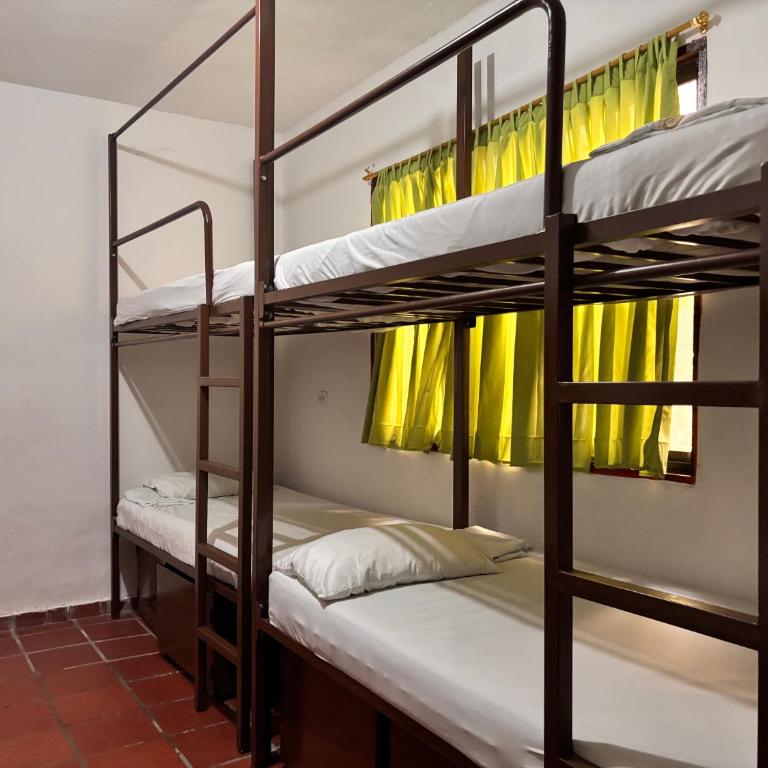 Hostal Casa Lulú Santa Marta - Bed in 10-Bed Mixed Dormitory Room - 4