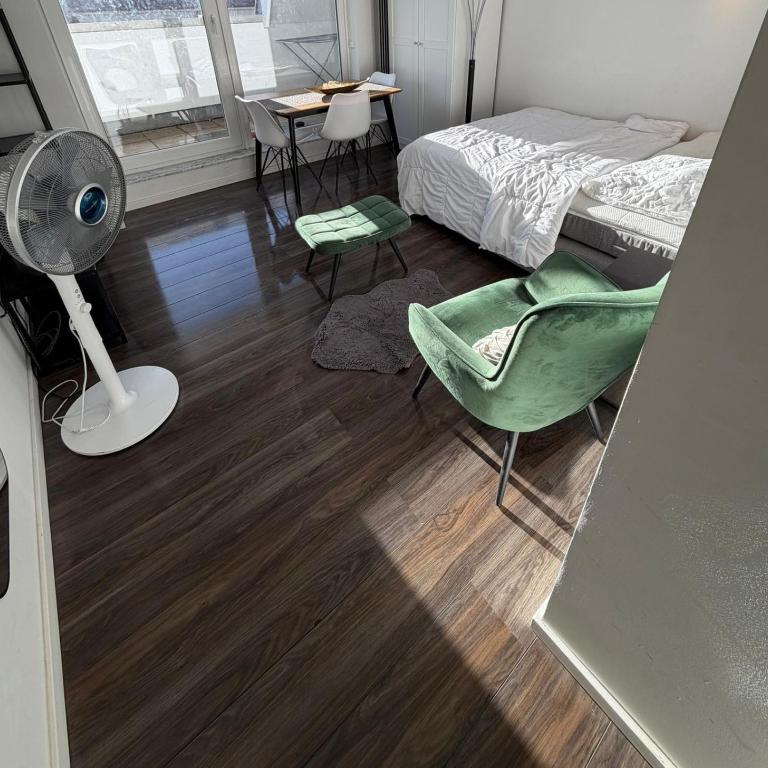 4 Bedroom Apartment with Balcony and Garage - Apartment - 3