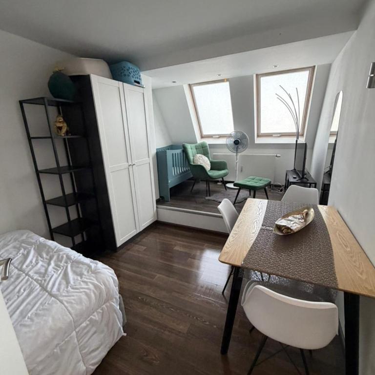4 Bedroom Apartment with Balcony and Garage - Apartment - 5