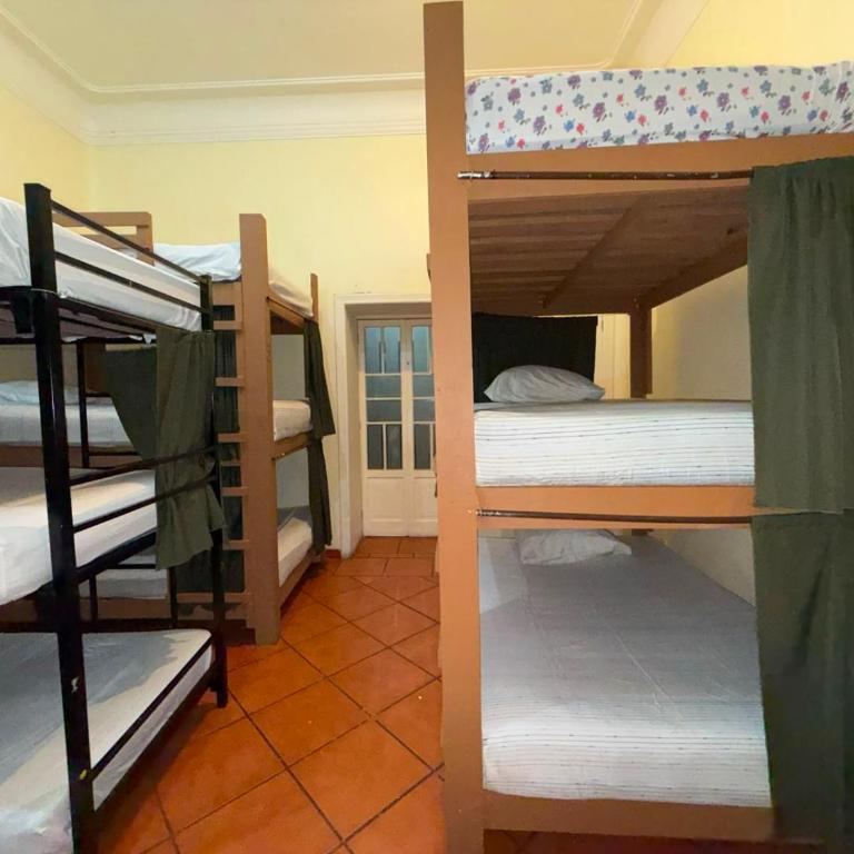 Hostal T M - Cama Individual en habitación compartida masculina - 2