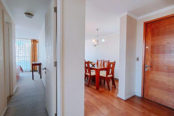 Amplio Departamento 2 habitaciones - Viña del Mar - 4 Personas - Two-Bedroom Apartment with Balcony and Sea View - 10
