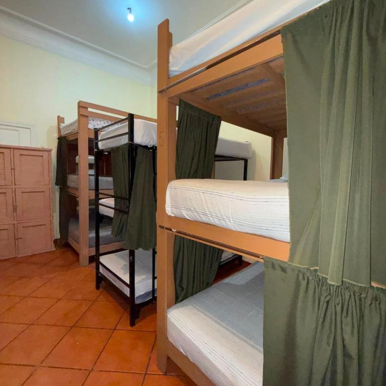 Hostal T M - Cama individual en habitación compartida mixta - 2