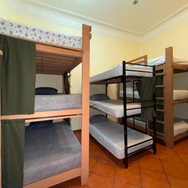 Hostal T M - Cama individual en habitación compartida mixta - 2