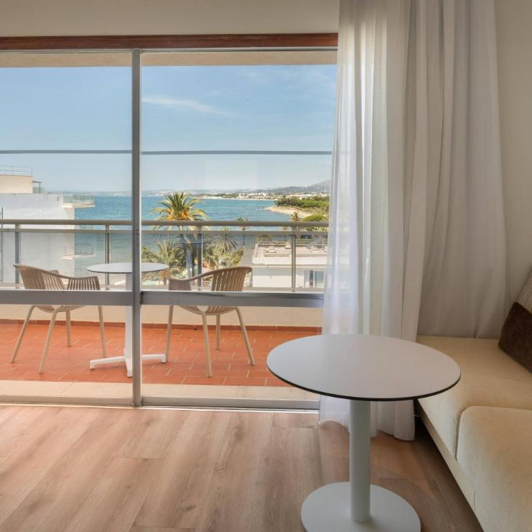 SOL by Meliá Marbella Estepona - Atalaya Park - Habitación Familiar con vistas laterales al mar (2 adultos + 2 niños) - 5