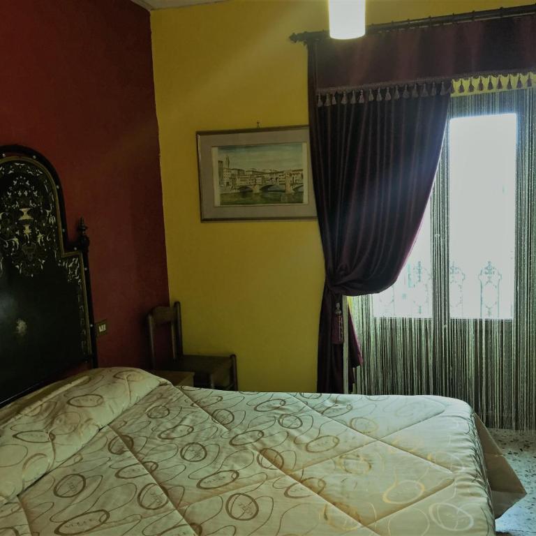 Hotel Aline - Double or Twin Room with Shower and Shared Bathroom - 2