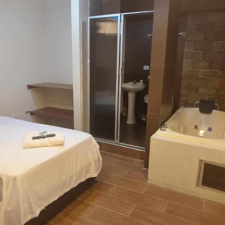 Hotel Kryzzal - Habitación Individual con baño privado - 4
