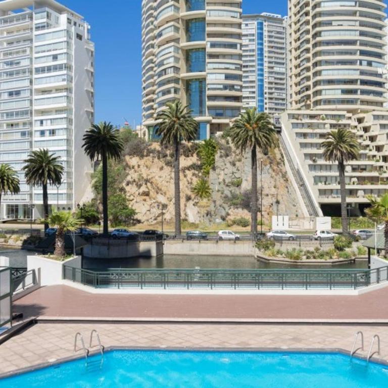 Arriendo Departamento para 8 Personas con hermosas vistas, piscina y Gym - Apartamento - 13