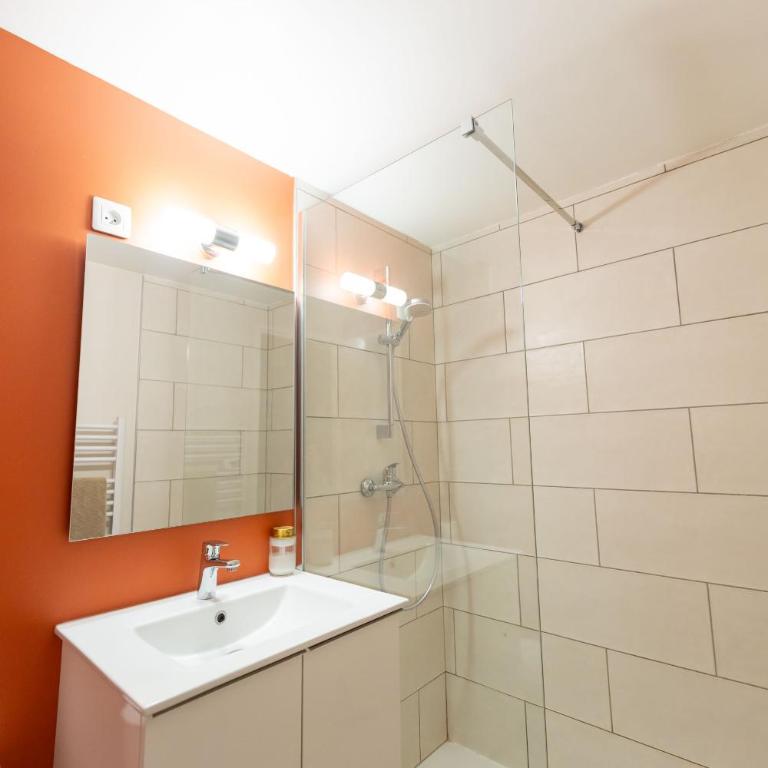 Joli studio moderne entièrement rénové - Guillestre - Risoul - Vars - Appartement 1 Chambre - 25