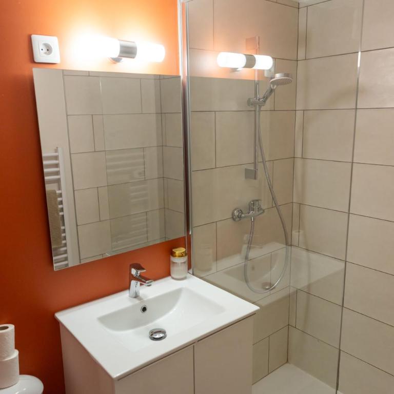 Joli studio moderne entièrement rénové - Guillestre - Risoul - Vars - Appartement 1 Chambre - 27