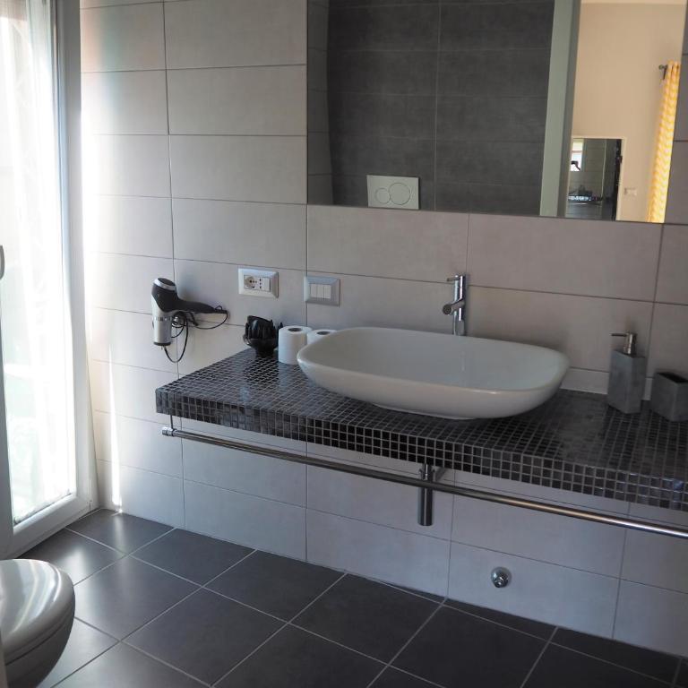 Bed and Breakfast New Morning Holiday - Camera Matrimoniale Deluxe con Balcone - 10
