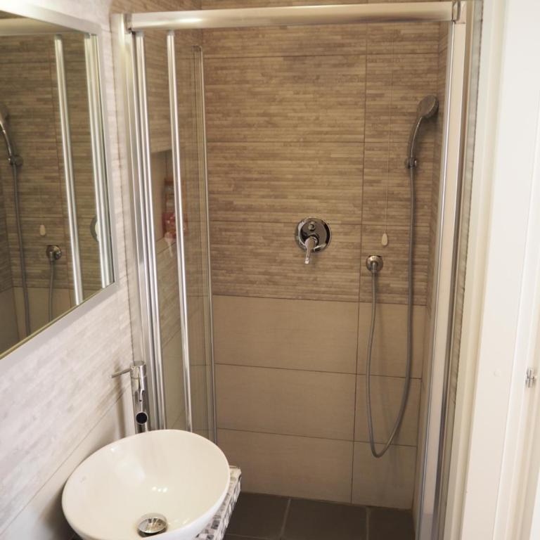 Bed and Breakfast New Morning Holiday - Camera Matrimoniale Deluxe con Balcone - 22