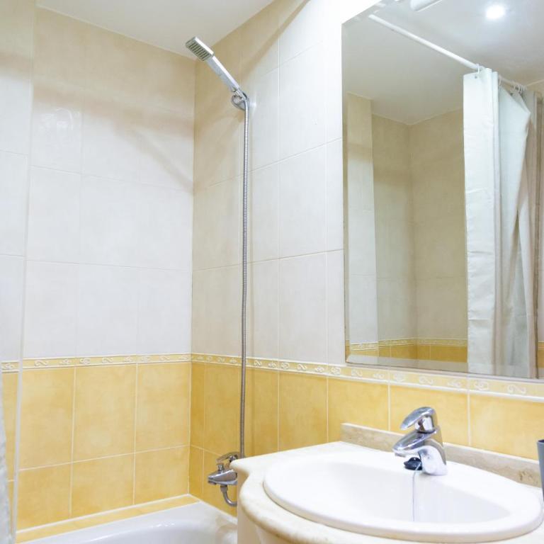2 BD Apartment Pool Padel Beach - Apartamento - 24