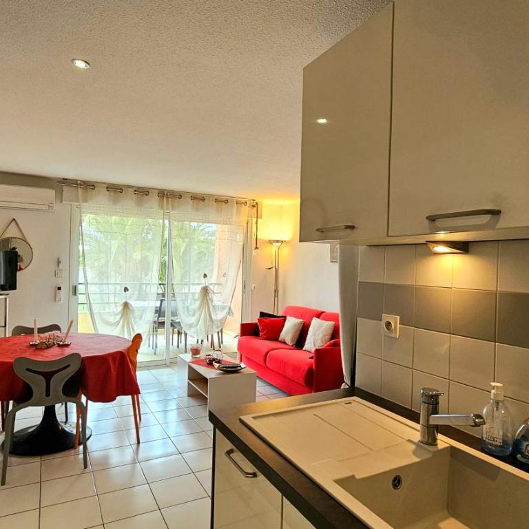 Beachfront Apartment for 6 Free WiFi, Air Conditioning, Garage, Swimming Pool - Appartement 2 Chambres - 4