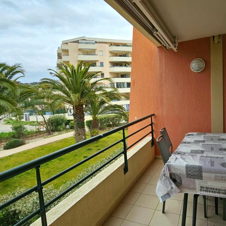 Beachfront Apartment for 6 Free WiFi, Air Conditioning, Garage, Swimming Pool - Appartement 2 Chambres - 14