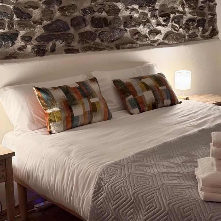 Casa Sasso Rosso - Modern Luxury Meets Italian Heritage - Two-Bedroom Apartment - 11