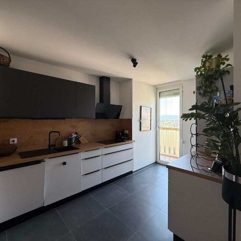 Blue Palm RooftopApart by Flataid - Apartment mit 2 Schlafzimmern und Balkon - 2