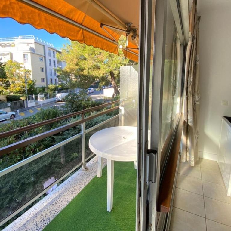 06U - Beau studio en résidence - piscine et tennis - Appartement 1 Chambre - 41