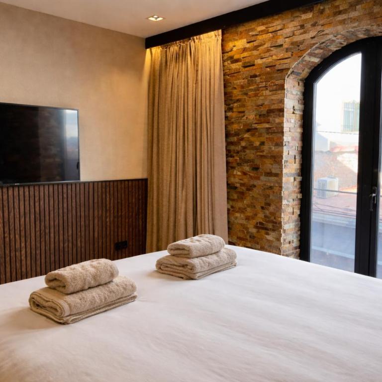 Hotel The Launch - Habitación Doble Deluxe con balcón - 3