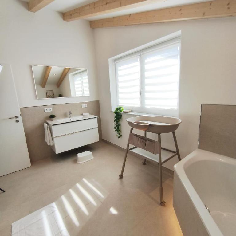 Entspannt & Aktiv Allgäu für Gruppen & Familien - biken & wandern - Weitblick & Kamin by LINGER Homes - Deluxe Apartment mit 2 Schlafzimmern - 1