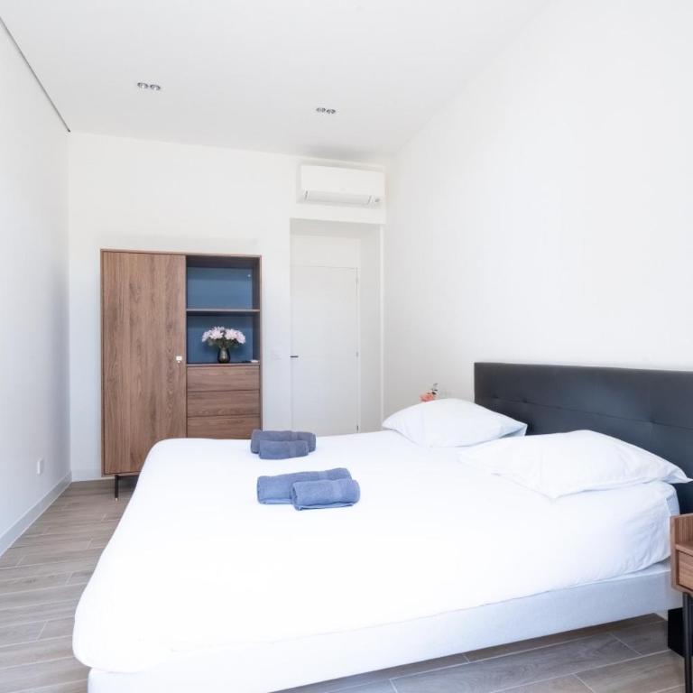 Maison Rouget - Chambre 2 - Le Citronnier - Chambre Double Standard avec Salle de Bains Commune - 3