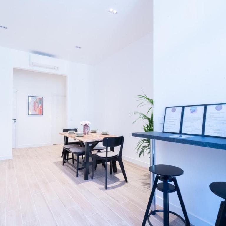 Maison Rouget - Chambre 2 - Le Citronnier - Chambre Double Standard avec Salle de Bains Commune - 12