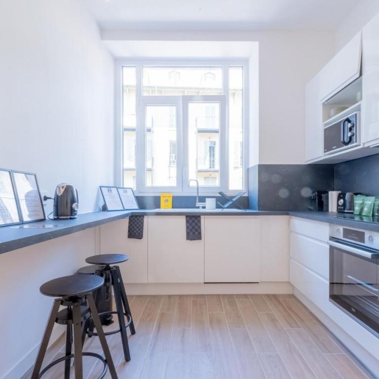 Maison Rouget - Chambre 2 - Le Citronnier - Chambre Double Standard avec Salle de Bains Commune - 17