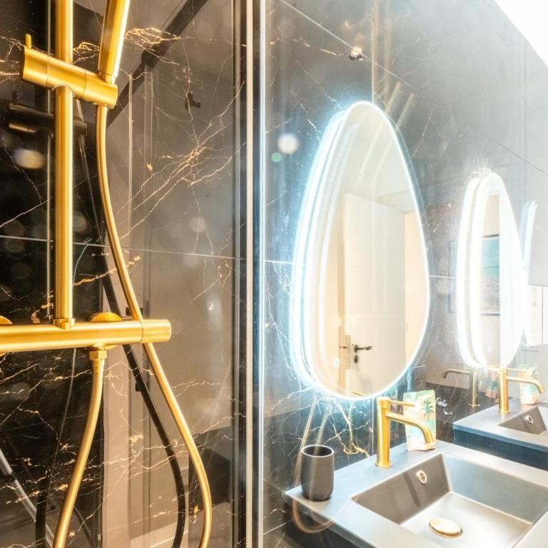 Maison Rouget - Chambre 2 - Le Citronnier - Chambre Double Standard avec Salle de Bains Commune - 25