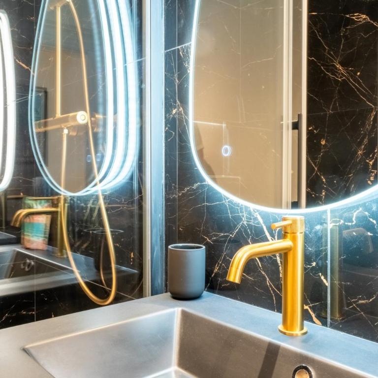 Maison Rouget - Chambre 2 - Le Citronnier - Chambre Double Standard avec Salle de Bains Commune - 27