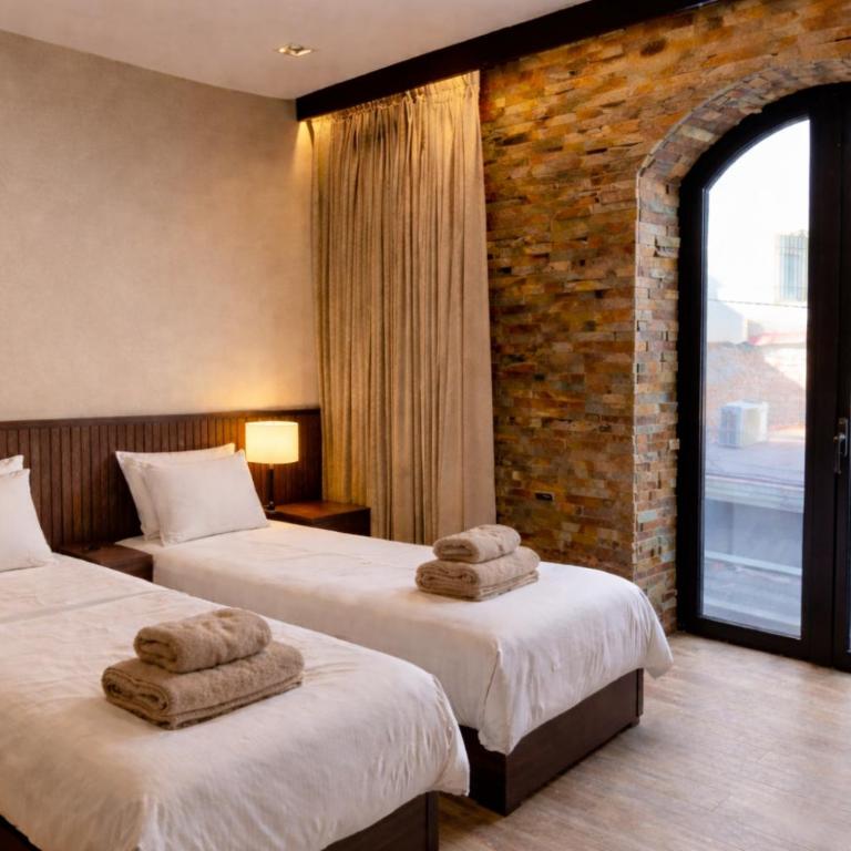 Hotel The Launch - Habitación Doble con balcón - 2 camas - 1