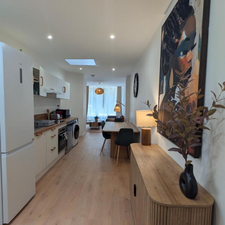 Chic 3-bedroom apartment-Patio-Garden-Downtown - Appartement 3 Chambres - 21