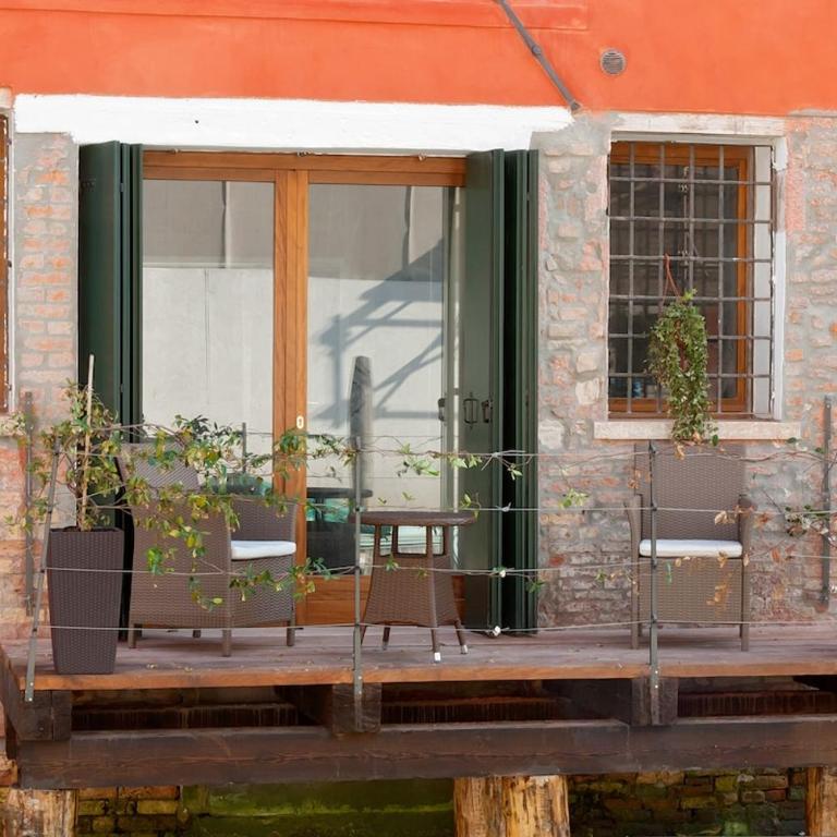 Luxury flat balcony on the water - Two-Bedroom Apartment with Balcony - 1