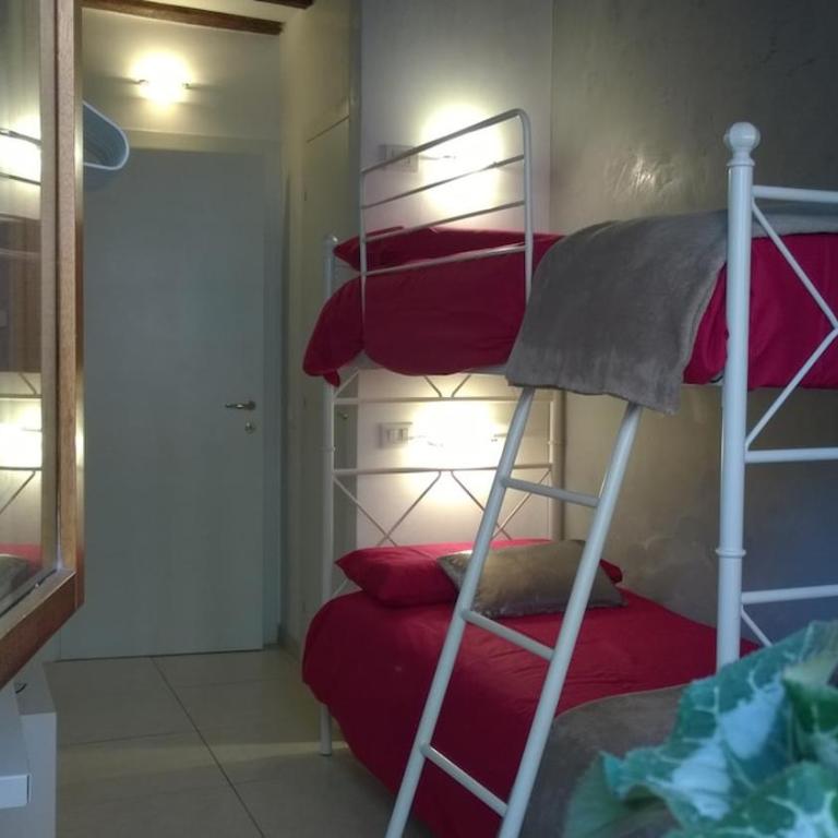 Luxury flat balcony on the water - Two-Bedroom Apartment with Balcony - 13