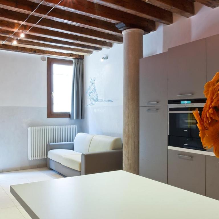 Luxury flat balcony on the water - Two-Bedroom Apartment with Balcony - 7