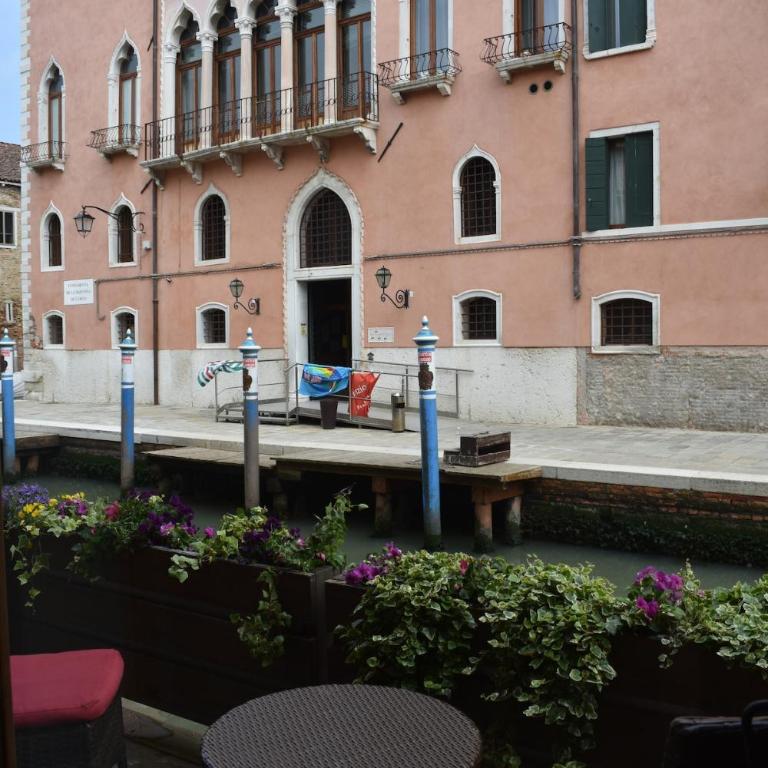 Luxury flat balcony on the water - Two-Bedroom Apartment with Balcony - 15