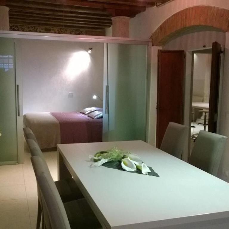 Luxury flat balcony on the water - Two-Bedroom Apartment with Balcony - 11