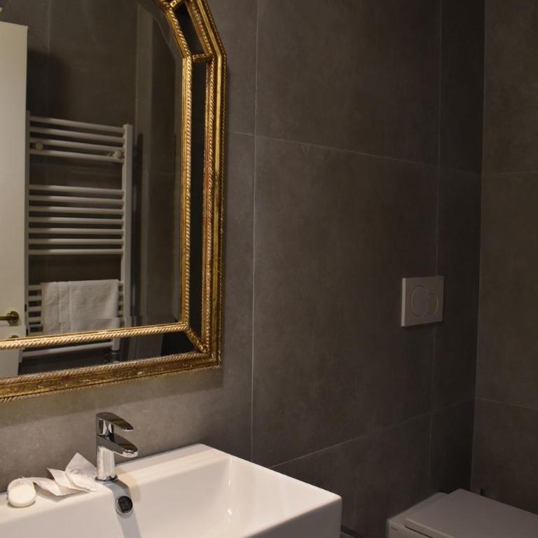 Luxury flat balcony on the water - Two-Bedroom Apartment with Balcony - 22