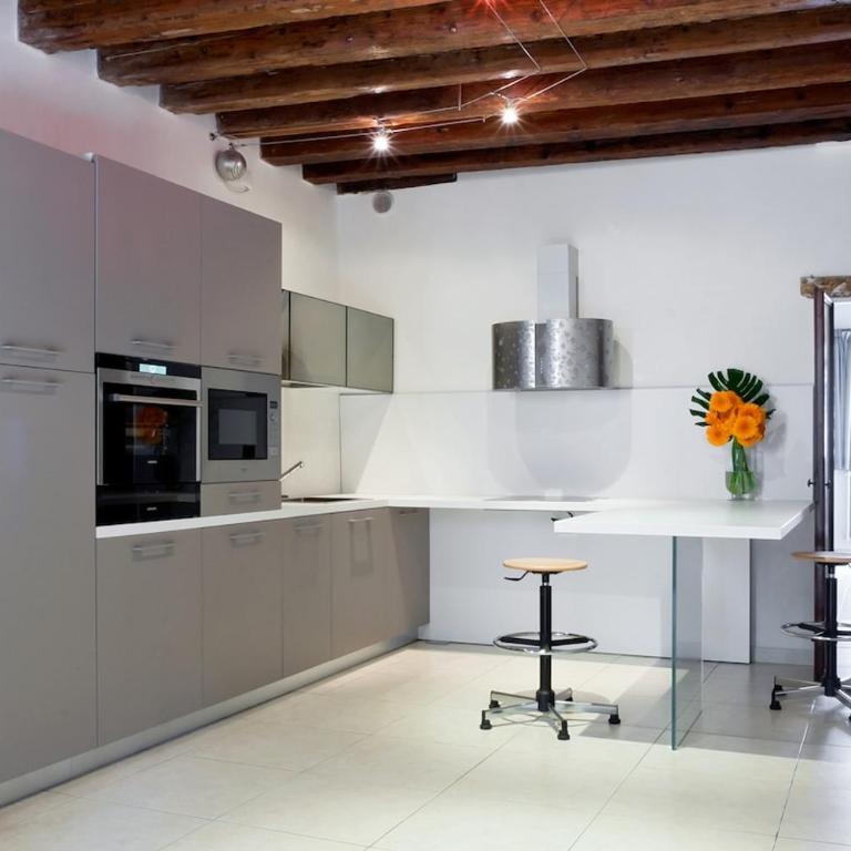 Luxury flat balcony on the water - Two-Bedroom Apartment with Balcony - 4