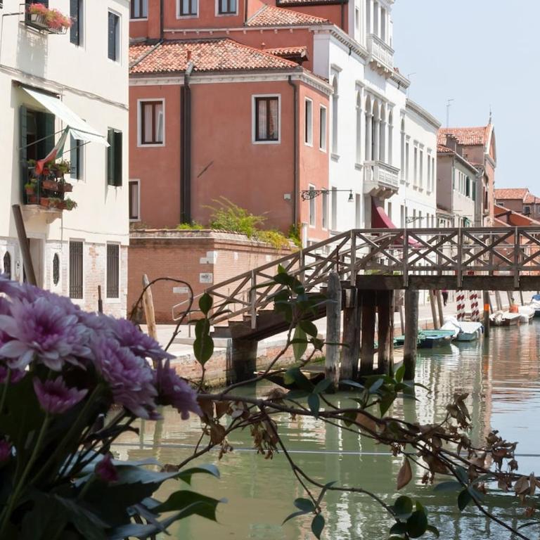 Luxury flat balcony on the water - Two-Bedroom Apartment with Balcony - 18
